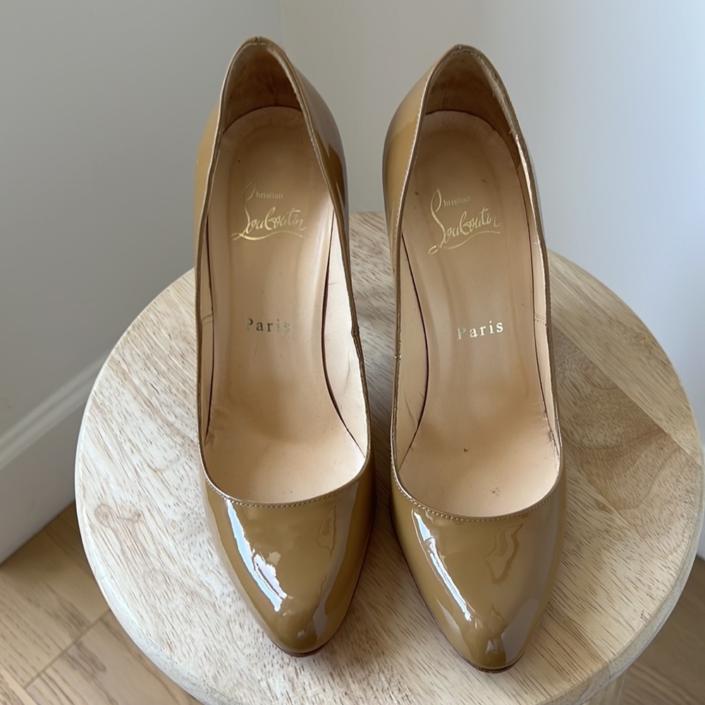 Christian Louboutin size 38 point toe pump - nude patent